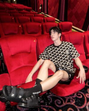 Thanatsaran Samthonglai Instagram - The trendy kick of this season! 🌻💚#MLBChunkySandal

#MLBThailand
#MLBcrewth
#mlbsandal