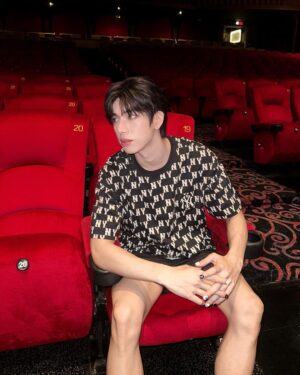 Thanatsaran Samthonglai Instagram - The trendy kick of this season! 🌻💚#MLBChunkySandal

#MLBThailand
#MLBcrewth
#mlbsandal