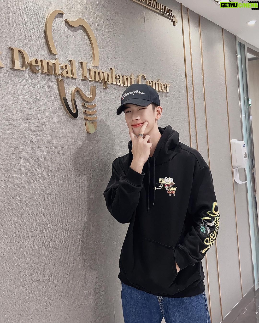 Thanatsaran Samthonglai Instagram - ขอบคุณนะครับ 🤍🦷 @dentalhospitalthailand #frankthanatsaran #dentalhospitalthailand #dentalhospitalthailandsukhuvmit2