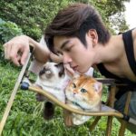 Thanatsaran Samthonglai Instagram - Love me Love my cat ..🐱