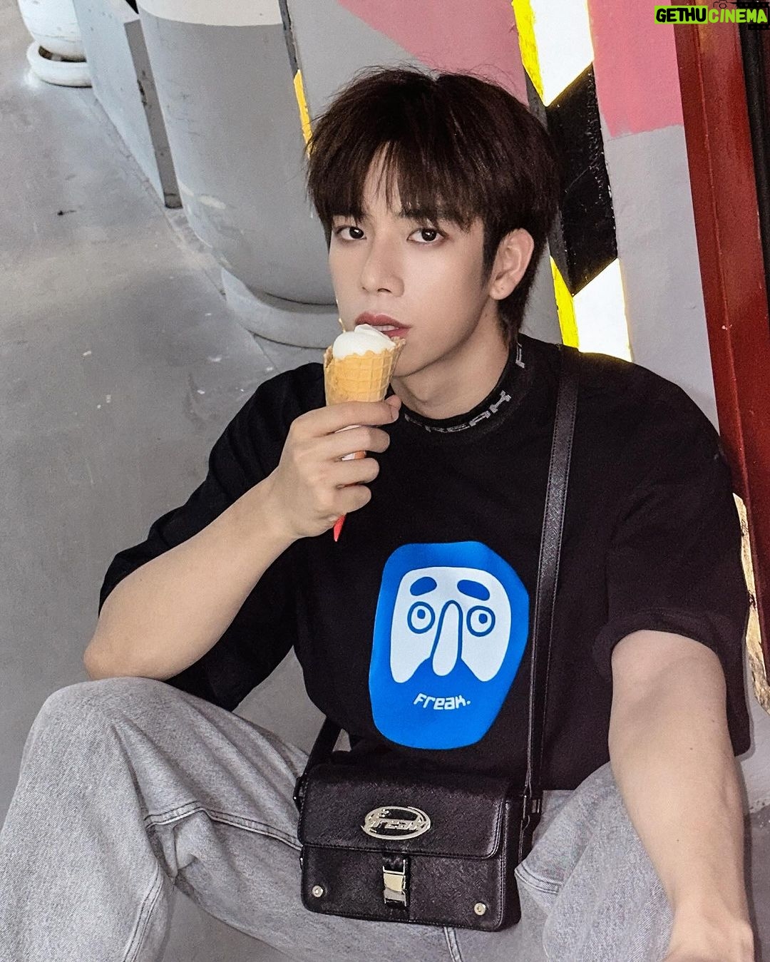 Thanatsaran Samthonglai Instagram - ไอติมอะละลาย แล้วไอดีไลน์อะอะไรหรอคะ ? 🍦