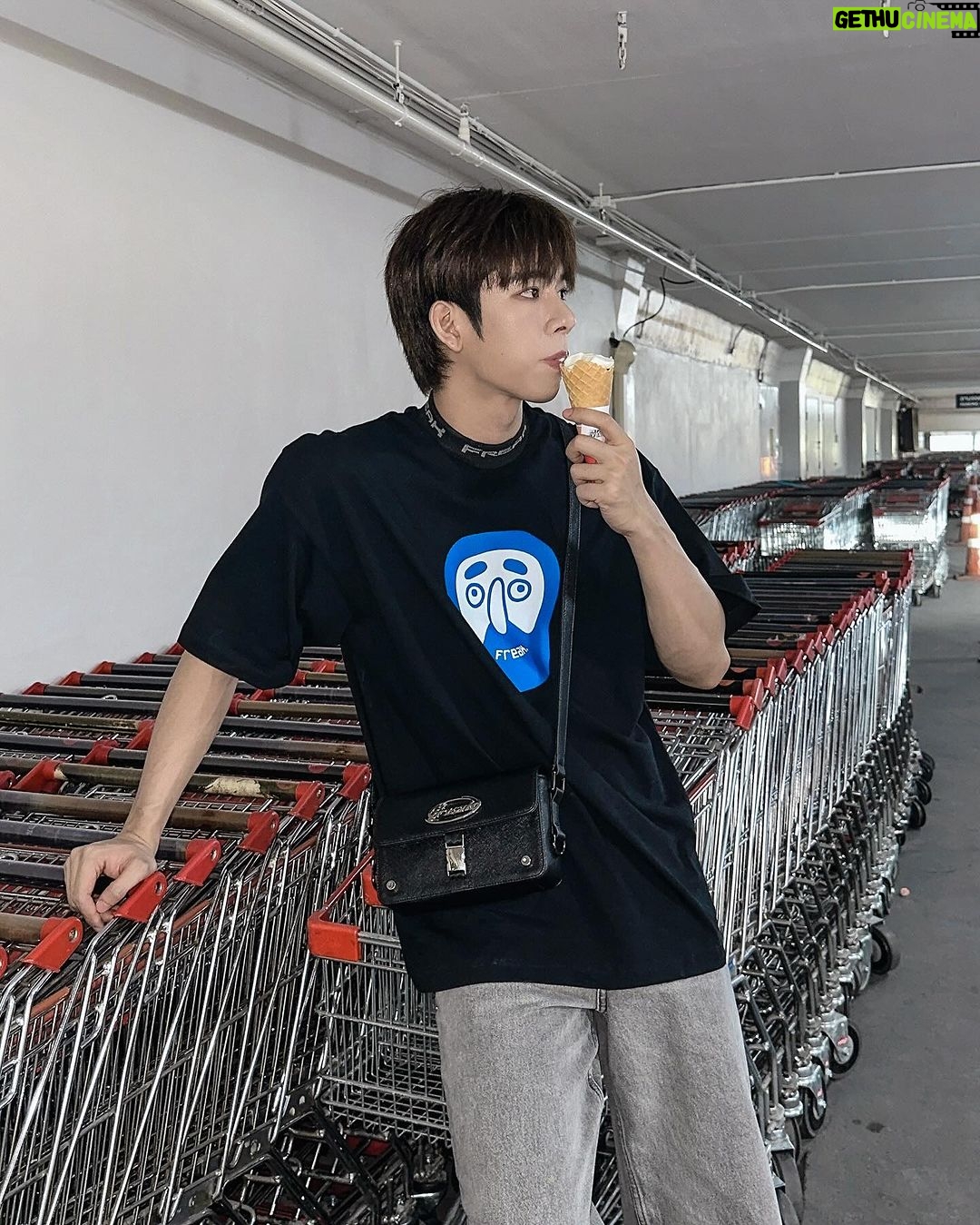 Thanatsaran Samthonglai Instagram - ไอติมอะละลาย แล้วไอดีไลน์อะอะไรหรอคะ ? 🍦