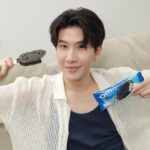 Thanawat Ratanakitpaisan Instagram - ไอติมโอริโอ ผมกินมาตลอด กัดคําไหน ฟินคํานั้นนนนนน เพราะน้องเค้าอร่อยพรีเมียมสไตล์โอริโอ เนื้อไอศกรีมคุ้กกี้แอนด์ครีม เคลือบช็อกโกแลตเข้มข้น อร่อยเต็มคํา กรุบกรอบ กินแล้วฟินนนนนนนนน #อร่อยมว๊ากกก #ไอติมโอริโอ #OREOIceCream