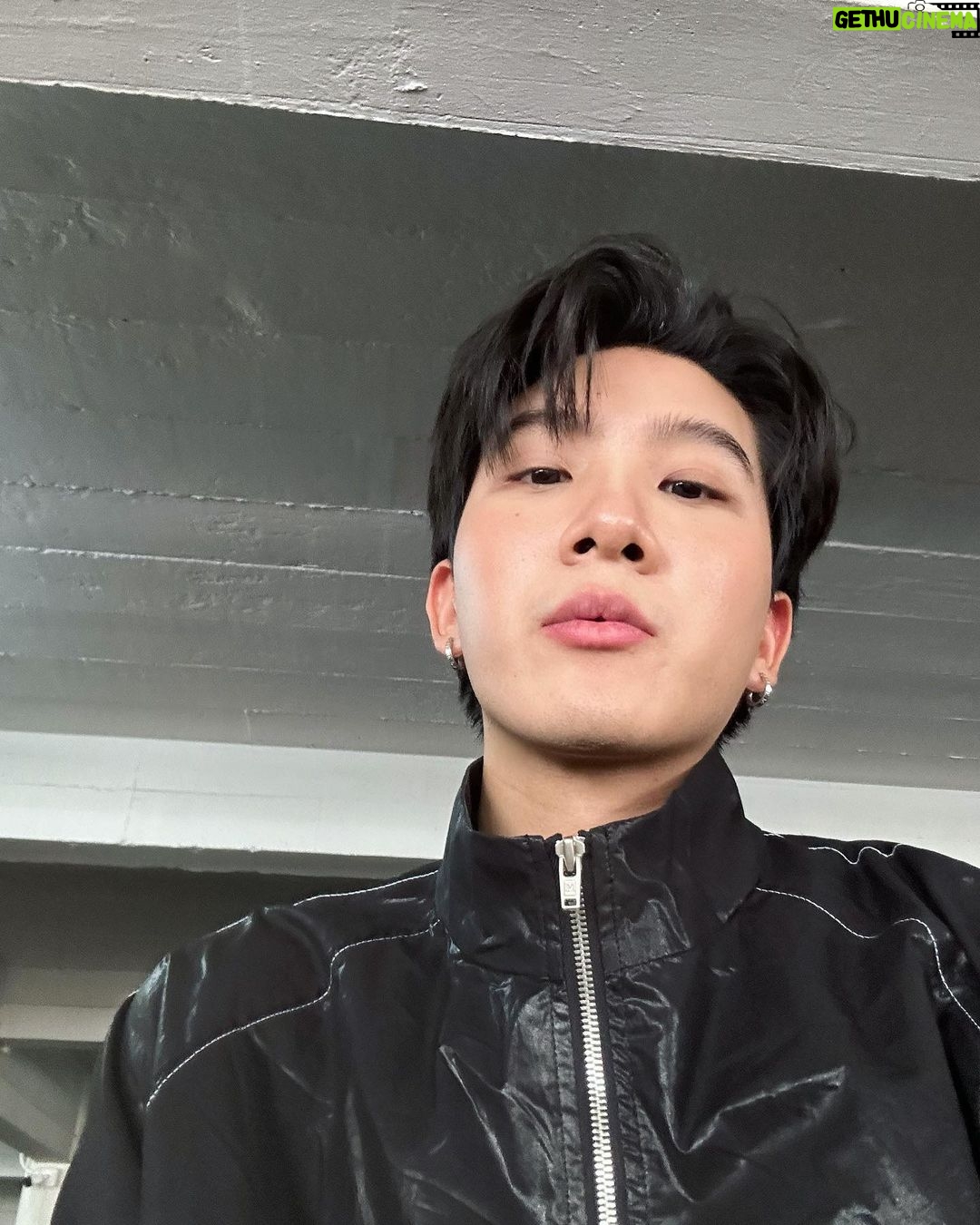 Thanawat Ratanakitpaisan Instagram - 🌧️