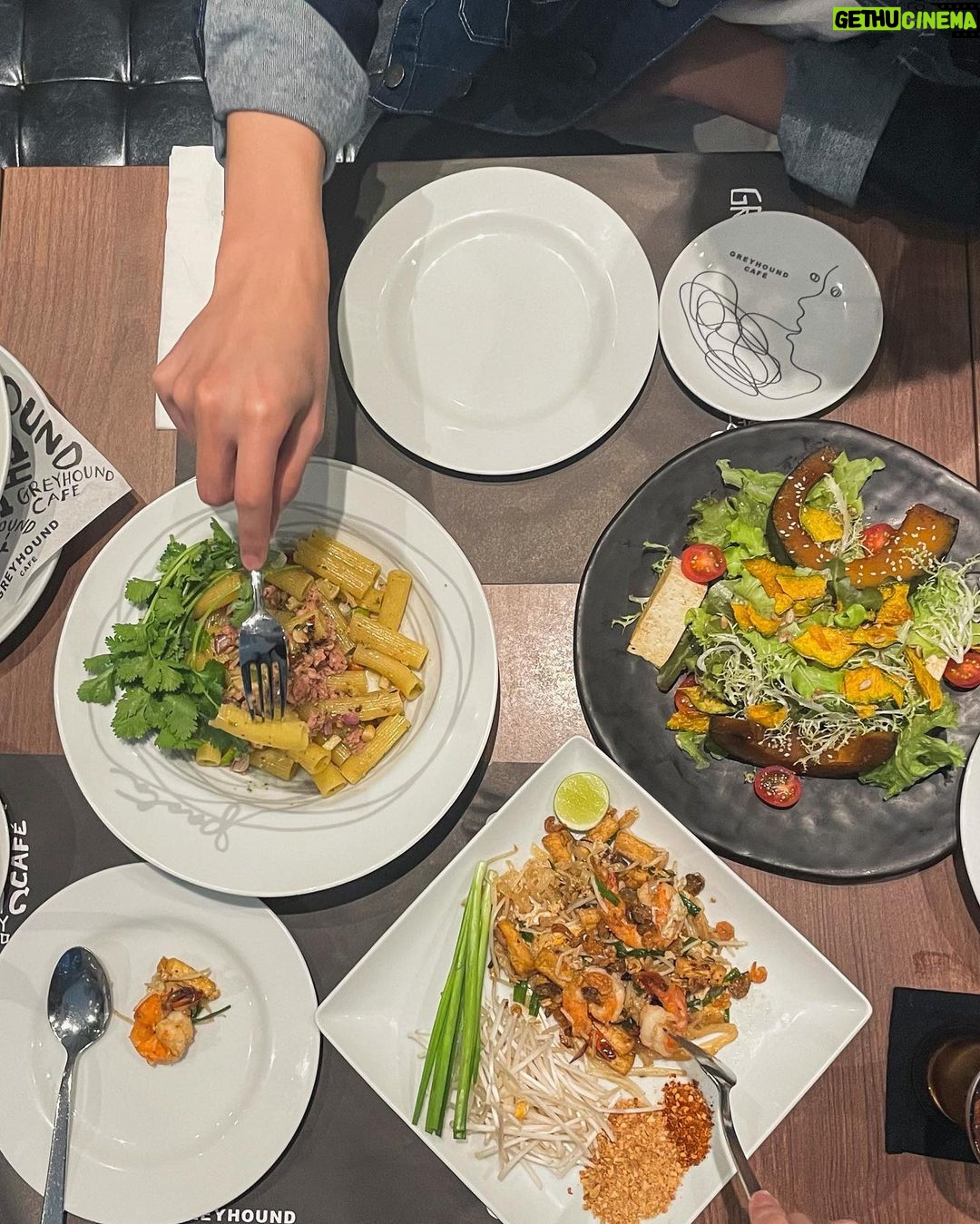 Thanawat Ratanakitpaisan Instagram - 🍤 #GreyhoundCafe #ThaiStreetCulturewithaTwist Greyhound cafe