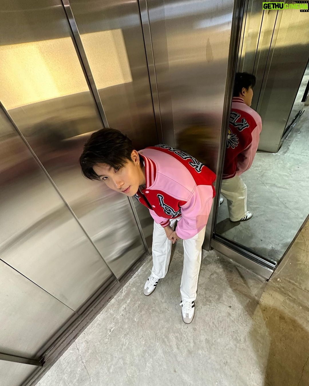 Thanawat Ratanakitpaisan Instagram - @KENZO #KENZO #KENZONIGO #KENZOFW22 #KENZOTH