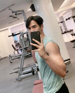 Thanawat Wattanaputi Instagram - ที่ชอบทำหน้านิ่ง เพราะยิ้มเเล้วหน้าบานนนนนน🤪