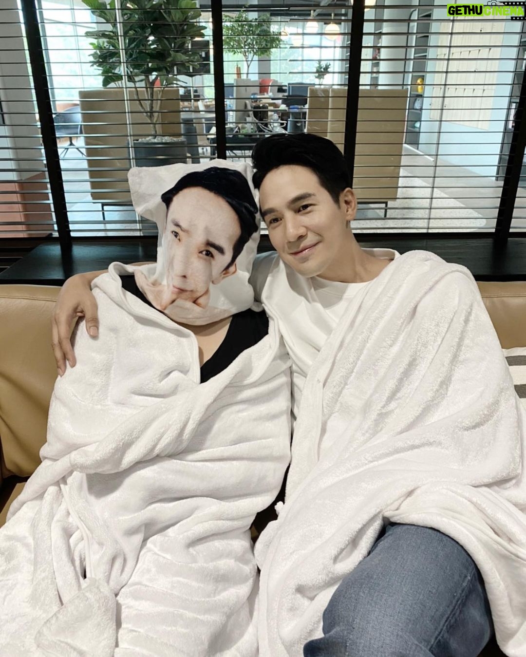 Thanawat Wattanaputi Instagram - นั่งรอ นอนรอ ดู#ร้อยเล่ห์มารยา คืนนี้