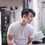 Thanawat Wattanaputi Instagram - ขอบคุณ Transformation films เเละพี่ใหม่ ภวัต นะคับ ที่มอบ บทบาทที่ดีเเละมองเห็นงานศิลปะ ของผม ทำงานสนุกมาก หนังออกมาสนุก เเละเก็บรายละเอียดของนักเเสดงทุกคนออกมาดี ขอบคุณครับ #เฮ้ยลูกเพ่นี่ลูกพ่อ 🥰🥳😘
