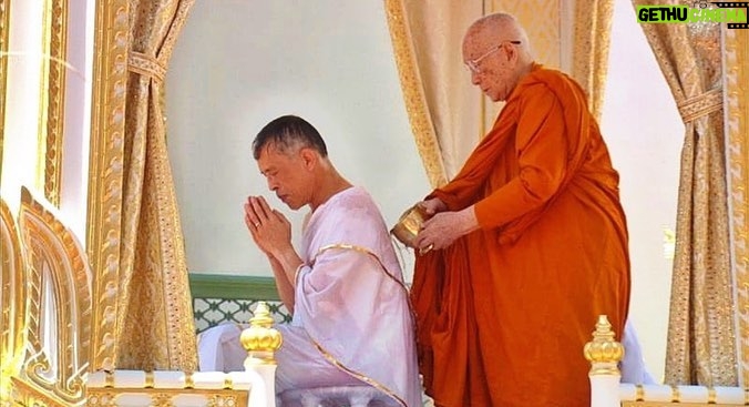 Thanawat Wattanaputi Instagram - ขอพระองค์ทรงพระเจริญ รัชกาลที่10