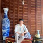 Thanawat Wattanaputi Instagram - ขอบคุณหม่อมกมลา ยุคล ครับ พามาทานข้าว ร้านไก่ย่างเสือใหญ่สาขาวัดพระศรีบางเขน อร่อยฝุดๆ🥰🤤 บรรยากาศดีมาก (ผู้ใหญ่คนเเรกที่ให้โอกาสผมได้เข้าเป็นนักเเสดง จนทุกวันนี้ ❤️)