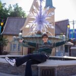 Thanayut Thakoonauttaya Instagram - It was lovely spending time together there. Such a wonderful moment. 🥰 #HKDisneyland @hkdisneyland #Momentous  #LoveTheMemory #CastleOfMagicalDreams  #LetItGo #WorldOfFrozen Hongkong Disneyland