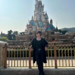 Thanayut Thakoonauttaya Instagram - It was lovely spending time together there. Such a wonderful moment. 🥰 #HKDisneyland @hkdisneyland #Momentous  #LoveTheMemory #CastleOfMagicalDreams  #LetItGo #WorldOfFrozen Hongkong Disneyland