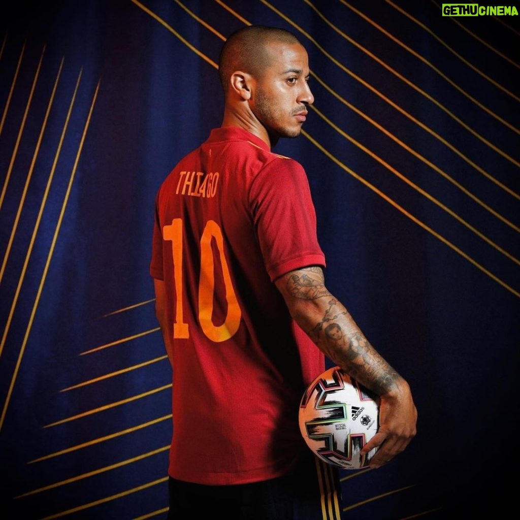 Thiago Alcántara Instagram - Vamos a por ello. 🇪🇸 @sefutbol 🔜 #EURO2020 ⚽️