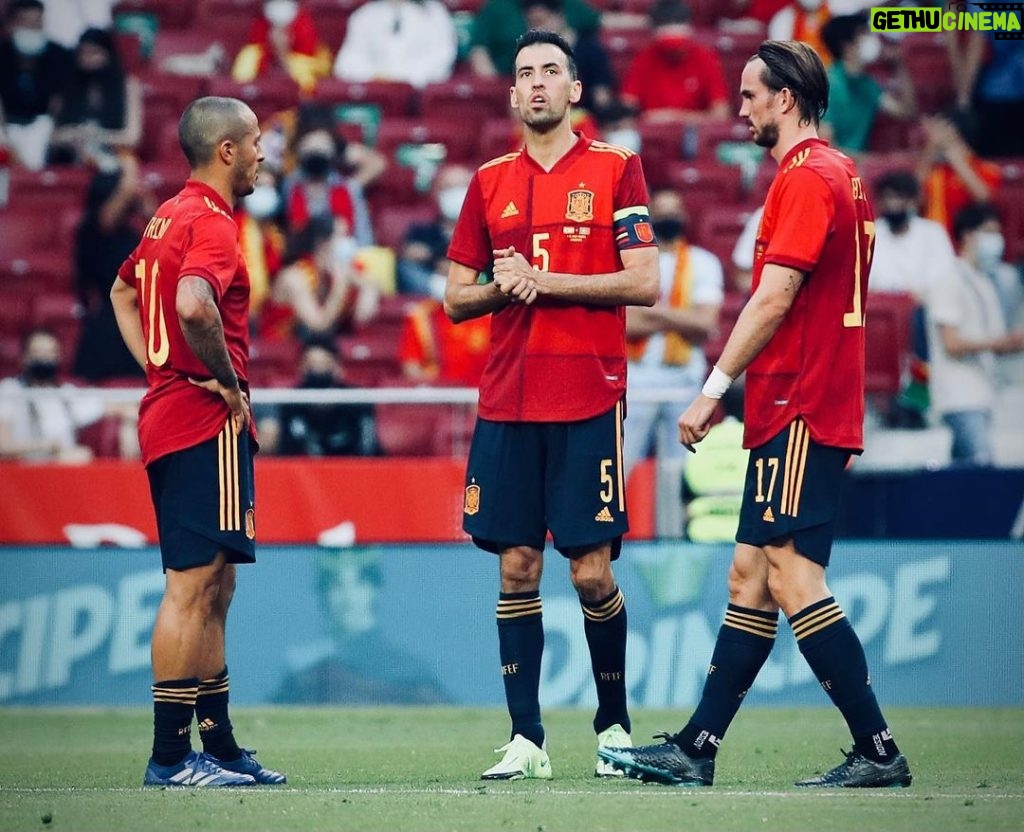 Thiago Alcántara Instagram - Bonito teneros de vuelta, afición 👏 seguimos @sefutbol 🇪🇸! #SomosEspaña #Euro2020 Estadio Metropolitano