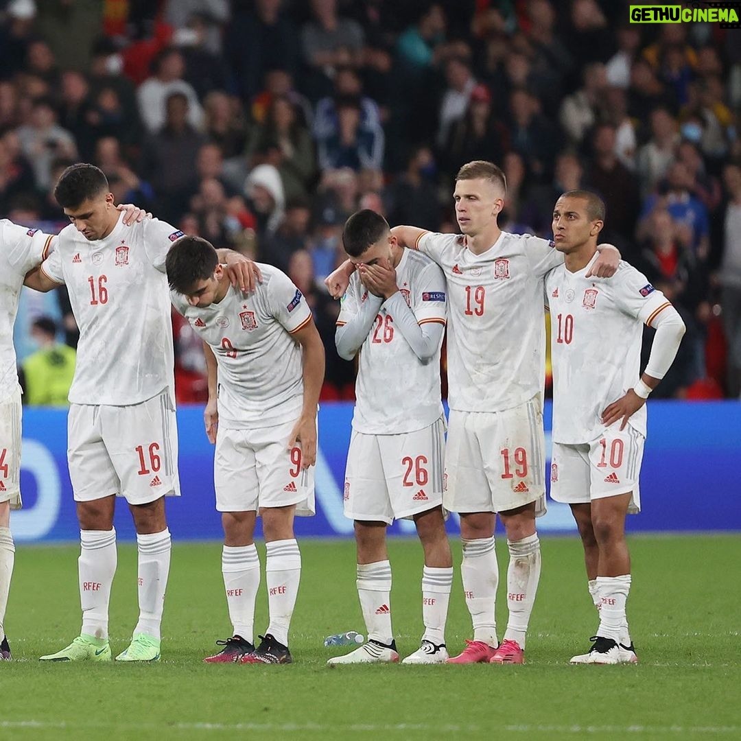 Thiago Alcántara Instagram - Grupo único. Orgullo infinito. Gracias! 🇪🇸@sefutbol