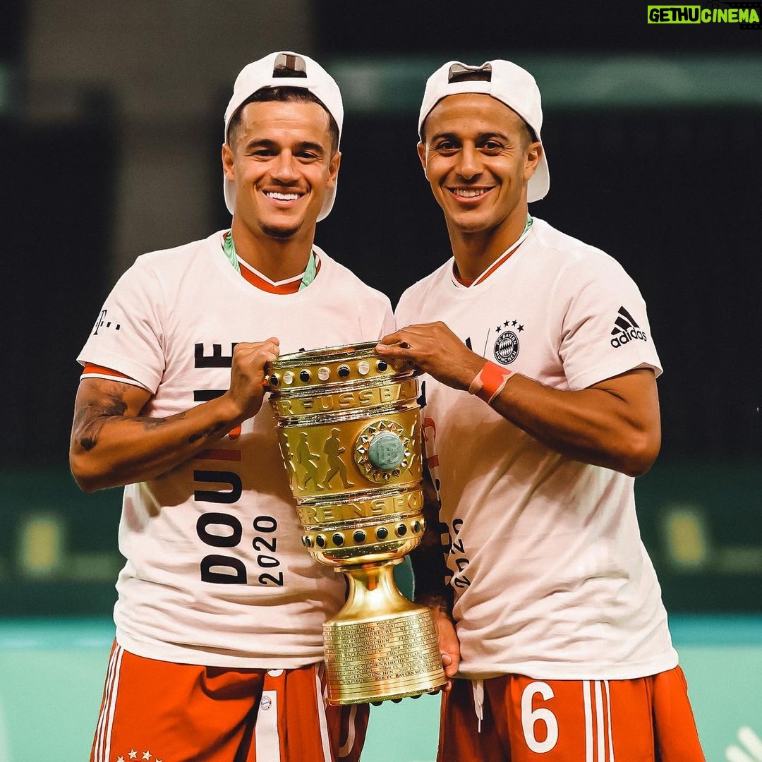 Thiago Alcántara Instagram - 🤙🏽😜 @phil.coutinho