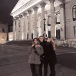 Thiago Alcántara Instagram - Ellas. 🤷🏽‍♂️ y Múnich 🏛 @alcantarathaisa @juliavigas Max-Joseph-Platz