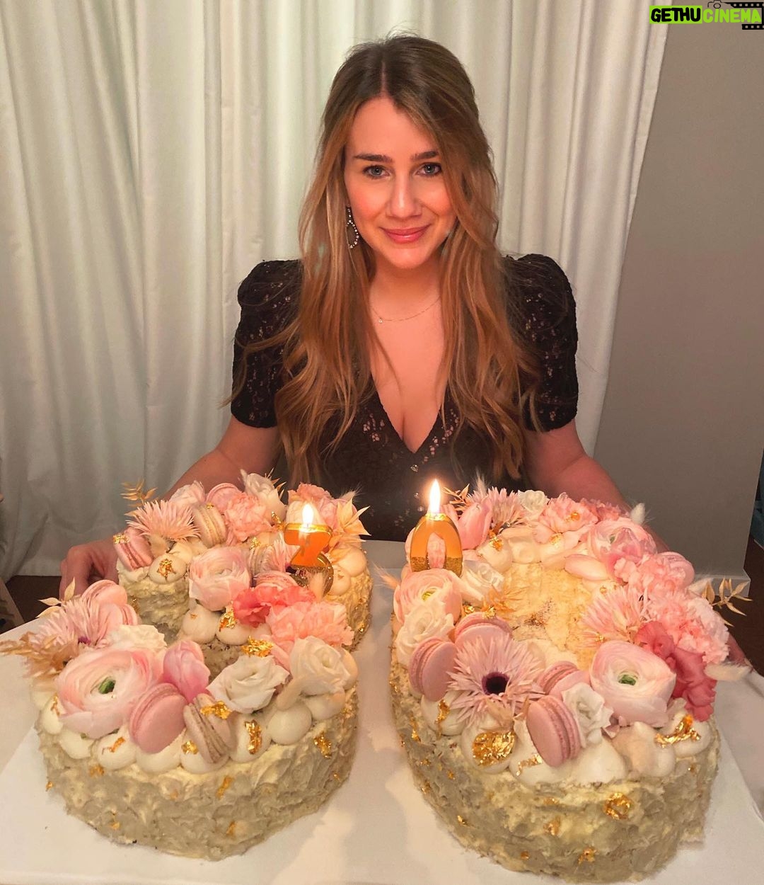 Thiago Alcántara Instagram - Por mas décadas a tu lado! Feliz Cumpleaños mi amor 🎂❤ @juliavigas