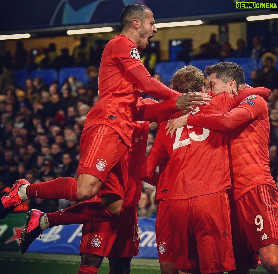 Thiago Alcántara Instagram - london nights!!! 😃👌 #MiaSanMia Stamford Bridge
