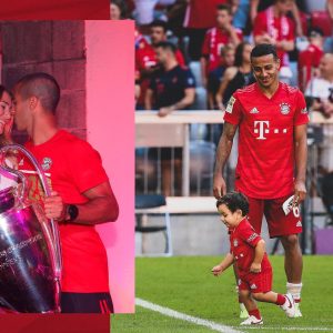 Thiago Alcántara Instagram - The best partners to create these memories. FCBayern fans, teammates, and everyone involved... Danke!!! #MiaSanMia 🤜🏽🤛

Die besten Partner, um solch schöne Erinnerungen zu schaffen. FC-Bayern- Fans, Teamkollegen und alle beteiligten Akteure... Danke!!! #MiaSanMia 🔴⚪️