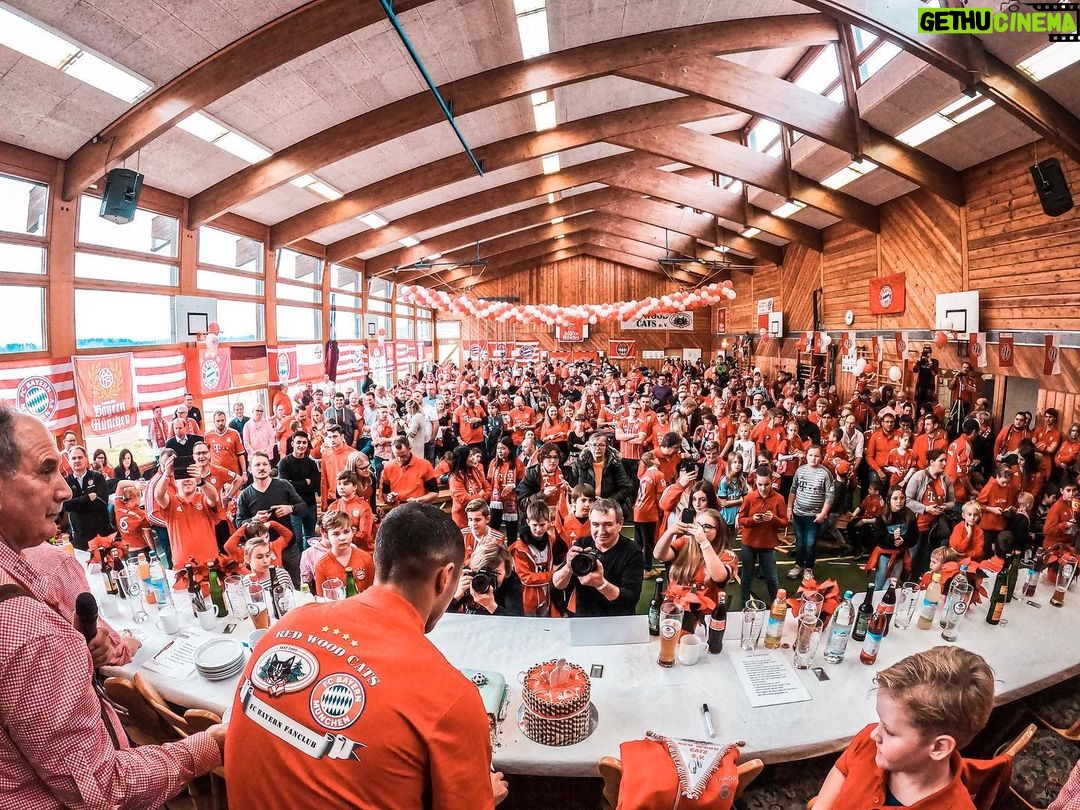Thiago Alcántara Instagram - Unglaublicher Morgen in Fünfstetten. Danke für alles, Red Wood Cats @fcbayern Fanclub! #MiaSanMia ⚪️🔴