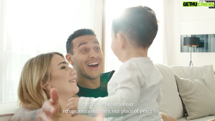 Thiago Alcántara Instagram - The moment you arrive home, the peace you feel with your family. These are the moments that are going to last #FORALLETERNITY @calvinklein #ad @juliavigas