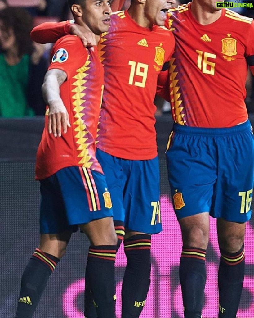 Thiago Alcántara Instagram - Pequeños pasos hacia nuestro objetivo💪🏾⚽️ #EURO2020