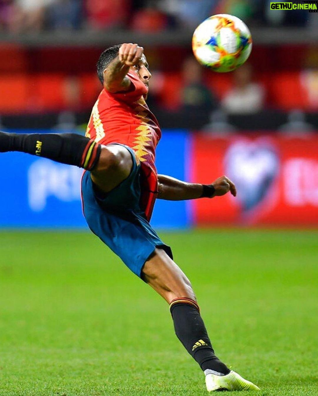 Thiago Alcántara Instagram - Pequeños pasos hacia nuestro objetivo💪🏾⚽️ #EURO2020