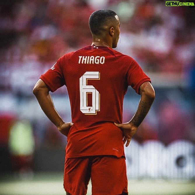 Thiago Alcántara Instagram - Premier League. Season3.