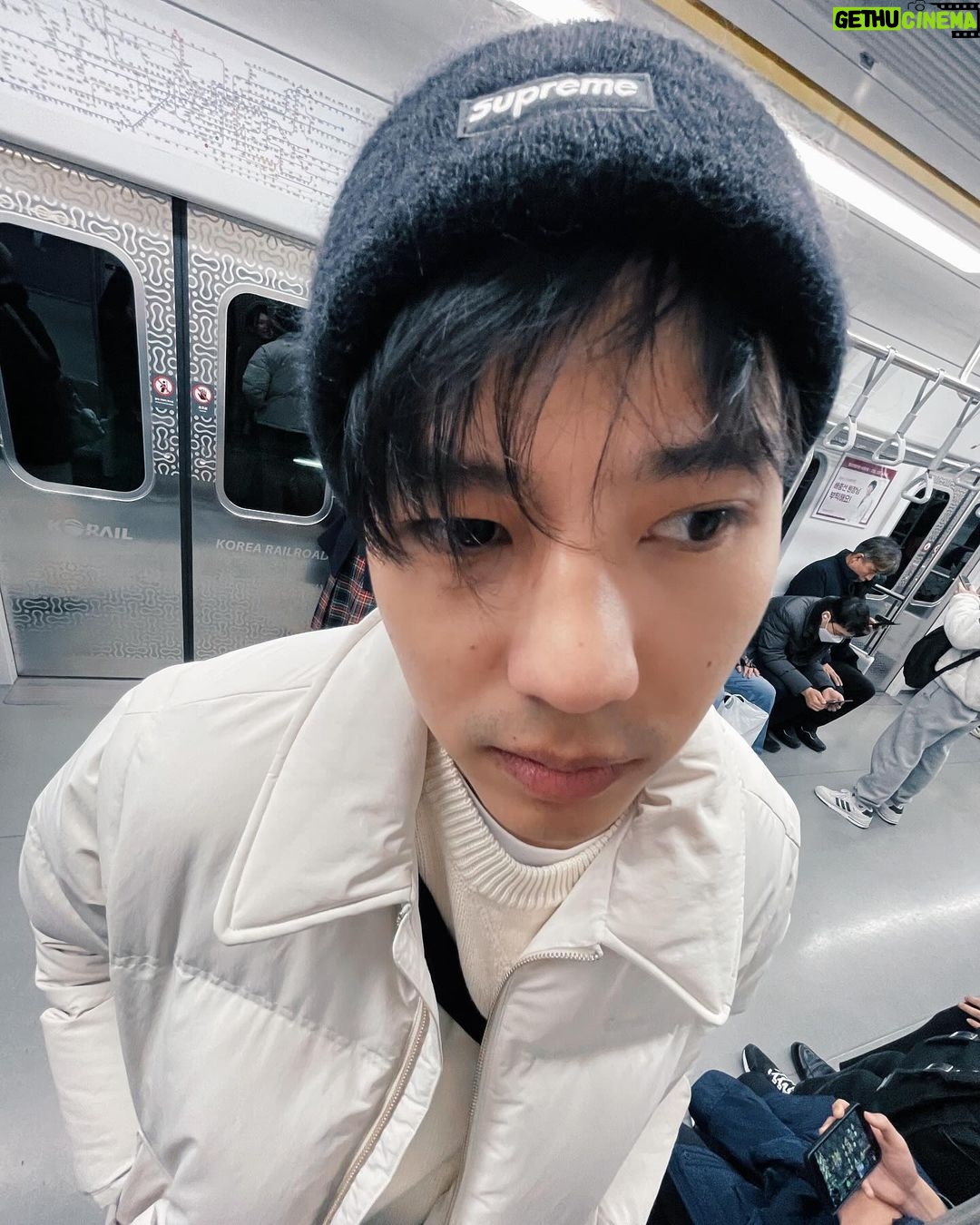 Thiti Mahayotaruk Instagram - อมอะไรอยู่ 0.5
