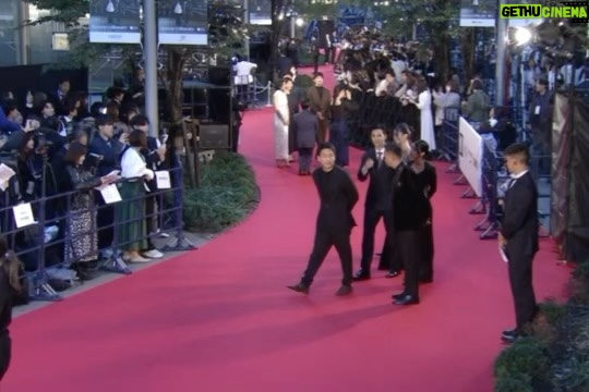 Thiti Mahayotaruk Instagram - 36th Tokyo Film Festival RedLife Teamです。 どうもありがとうございました、今からよろしくお願いします。 #ความรักเป็นสิ่งสวยงามแต่ไม่ใช่สำหรับทุกคน #เรื่องรักโลกไม่สวย #RedLife #เรดไลฟ์ #RedLifeFilms #BrandThinkCinema #ChristianLouboutin #SS23