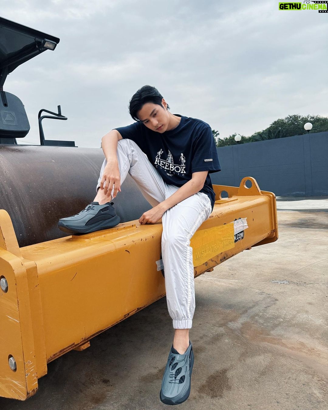 Thiti Mahayotaruk Instagram - Great power can comes ia a form of a little step. Floatride Energy Argus X รองเท้ารุ่นใหม่จาก Reebok ดีไซน์ล้ำสมัย โดดเด่น ด้วย TPU shield และมาพร้อมกับประสิทธิภาพของพื้นรองเท้าวิ่ง Floatride Energy Foam ที่มีน้ำหนักเบาเป็นพิเศษ ทำให้สวมใส่สบายในทุกย่างก้าว วางจำหน่ายแล้วที่ร้าน Reebok ทุกสาขา หรือ add Line: @ReebokThailand จัดส่งฟรีทั่วประเทศ #FloatrideEnergyArgusX #ArgusX #ReebokThailand #ReebokTH