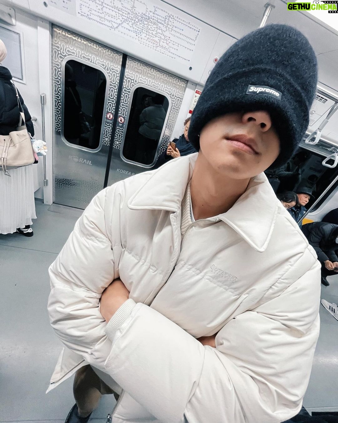 Thiti Mahayotaruk Instagram - อมอะไรอยู่ 0.5