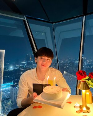 Thitipoom Techa-apaikhun Instagram - Still young 🎂🎉