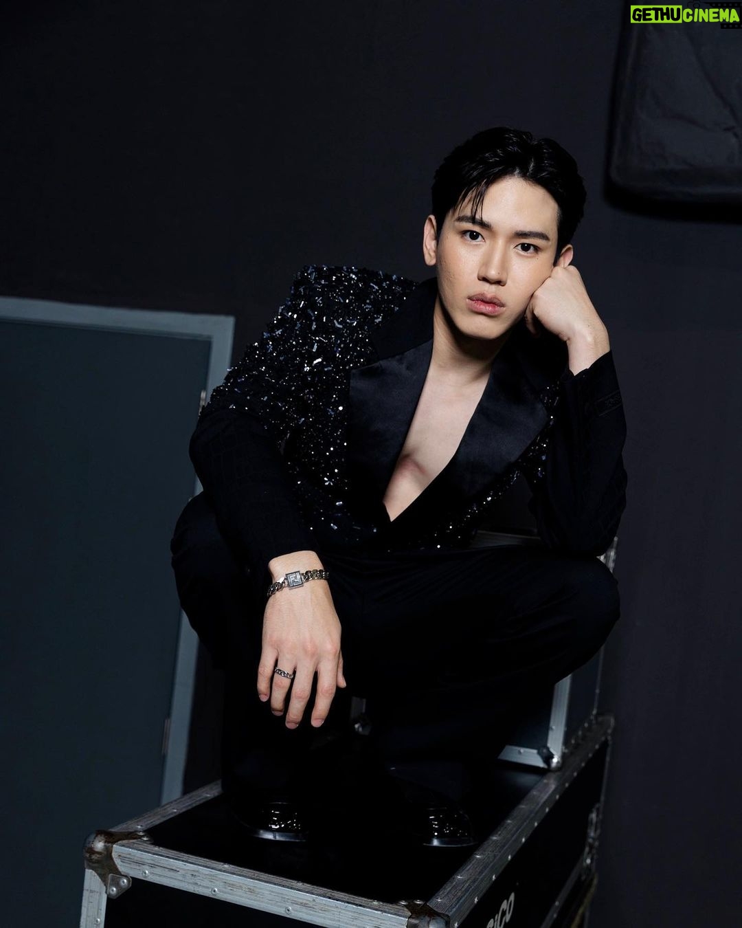 Thitipoom Techa-apaikhun Instagram - WibWub #GMMTV2024Part1 @versace @tiffanyandco