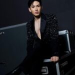 Thitipoom Techa-apaikhun Instagram - WibWub #GMMTV2024Part1 @versace @tiffanyandco
