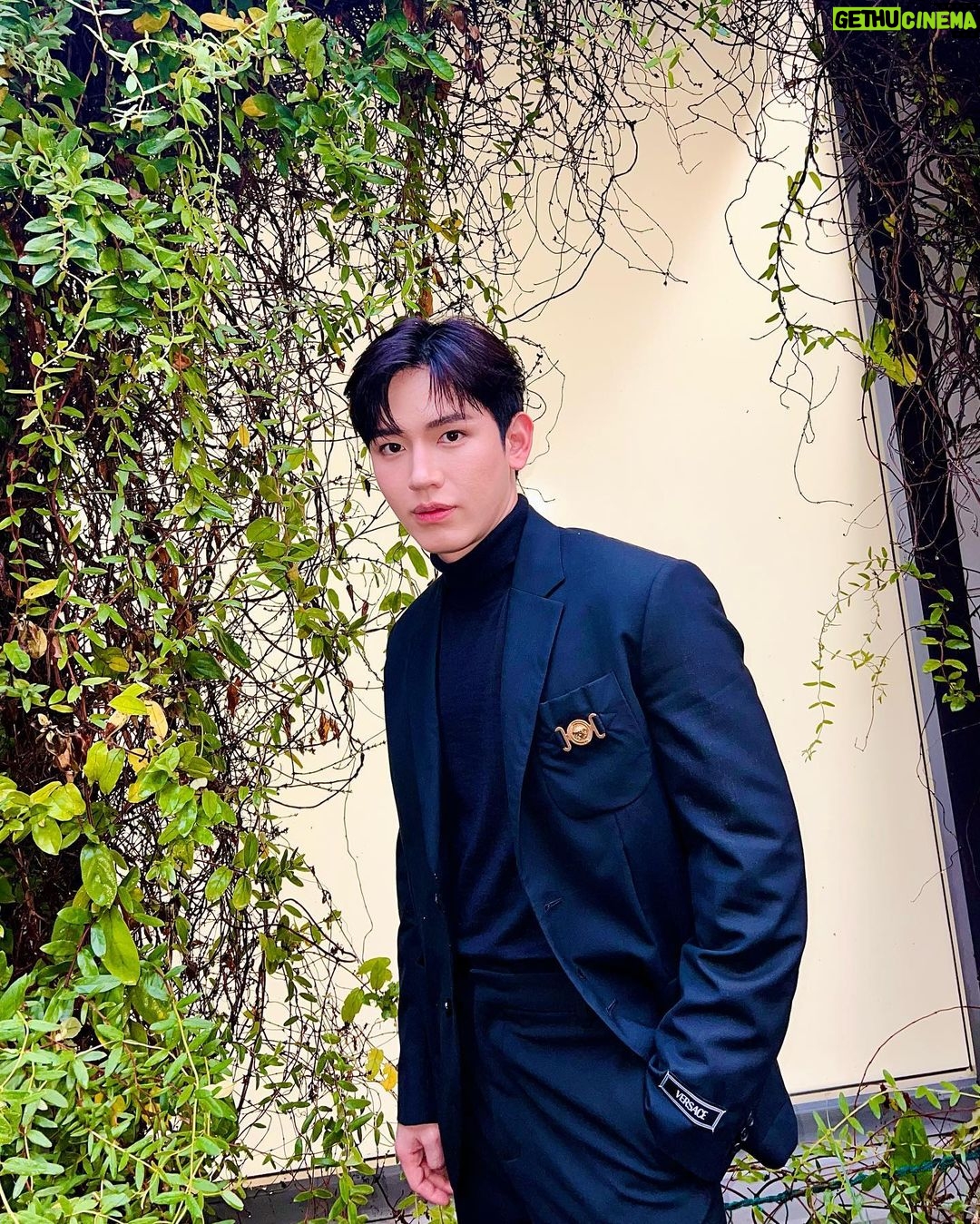 Thitipoom Techa-apaikhun Instagram - On the floor