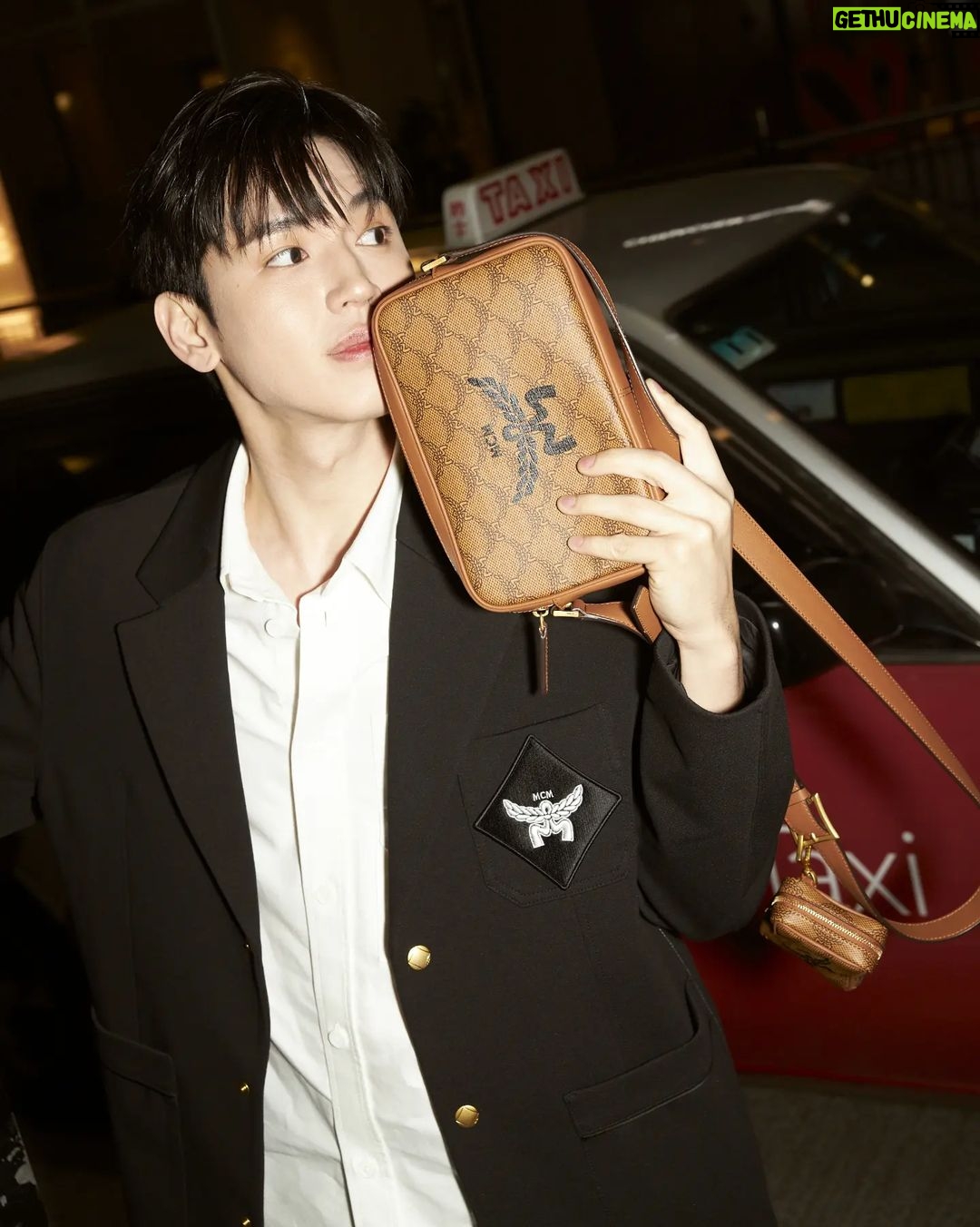 Thitipoom Techa-apaikhun Instagram - Hongkong Street ❤💛🖤 #MCMWorldwide #MCMThailand