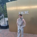 Thomas Doherty Instagram - celebrating the version of J’Adore L’Or as seen by Jean-Michel Othoniel. 🤍 @DiorBeauty @Dior #JadoreDior #FlowersAreGold