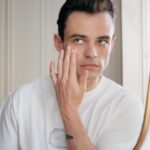 Thomas Doherty Instagram - Capture Totale le Serum is an essential new step in my skincare routine 🤍 @dior @diorbeauty @diorbeautylovers #DIORCAPTURETOTALE #CAPTUREIT