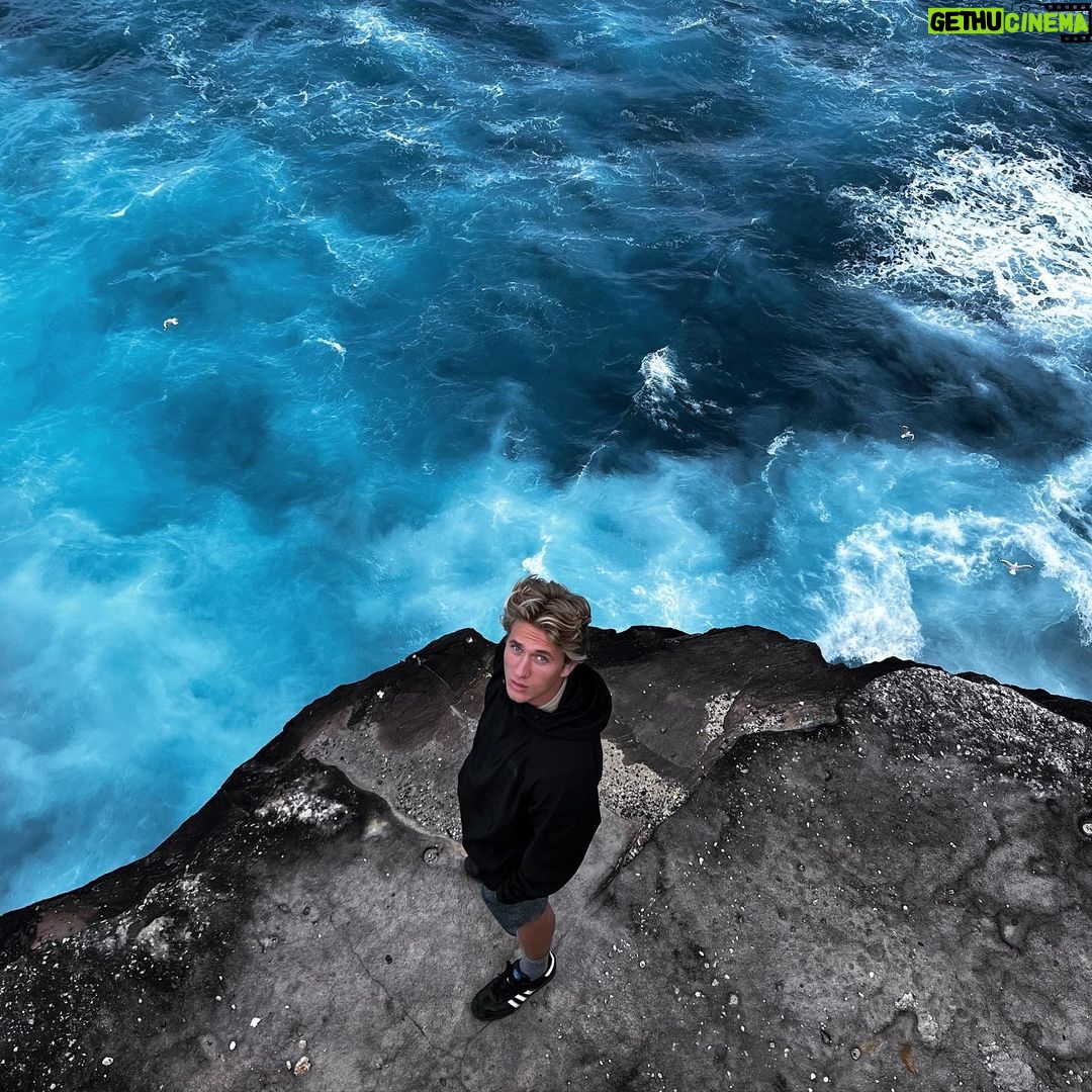 Thomas Kuc Instagram - now that’s some pretty water Sydney, Australia