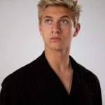 Thomas Kuc Instagram - *looks dramatically in the distance