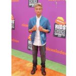 Thomas Kuc Instagram - Had the best time at #kidschoicesports 🙌🏻 ••• Thank you @arturodchavez for the awesome outfit! 👔: @alexandermcqueen 👕: @topman 👟: @giuseppezanottidesign ⌚️: @henrywatches