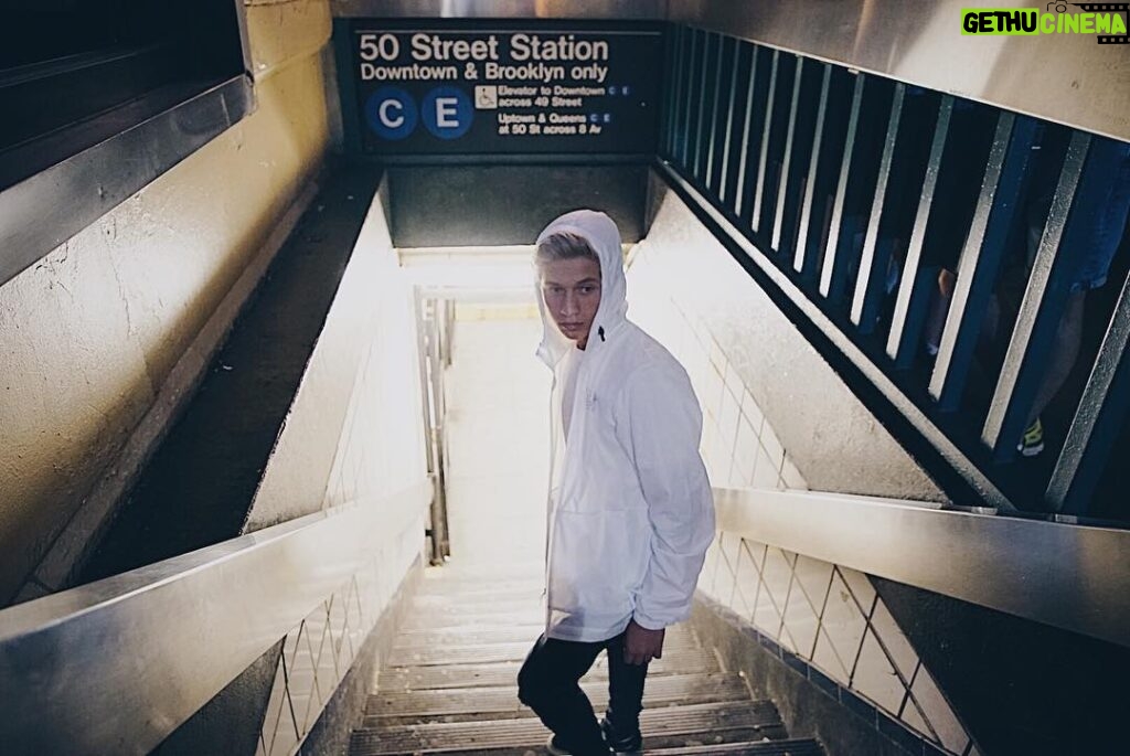 Thomas Kuc Instagram - into the light✨ #newyork 📸: @darealpnut