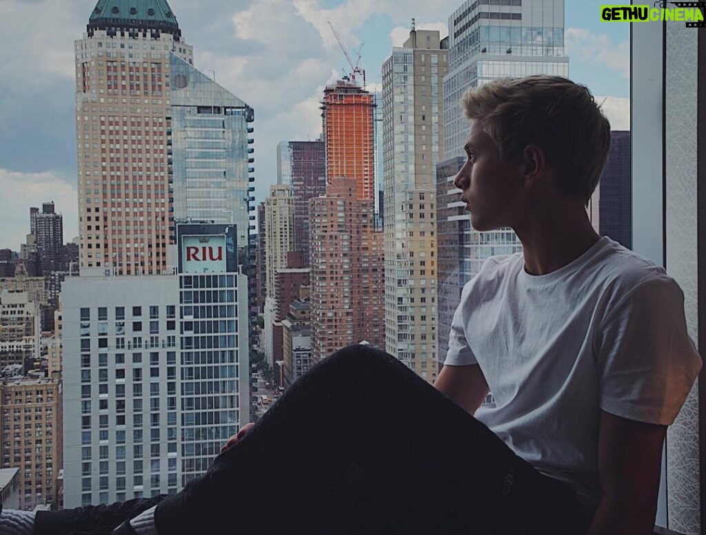 Thomas Kuc Instagram - Made it to New York yesterday and already making so many memories🗽🙌🏻🏙#newyork New York, New York