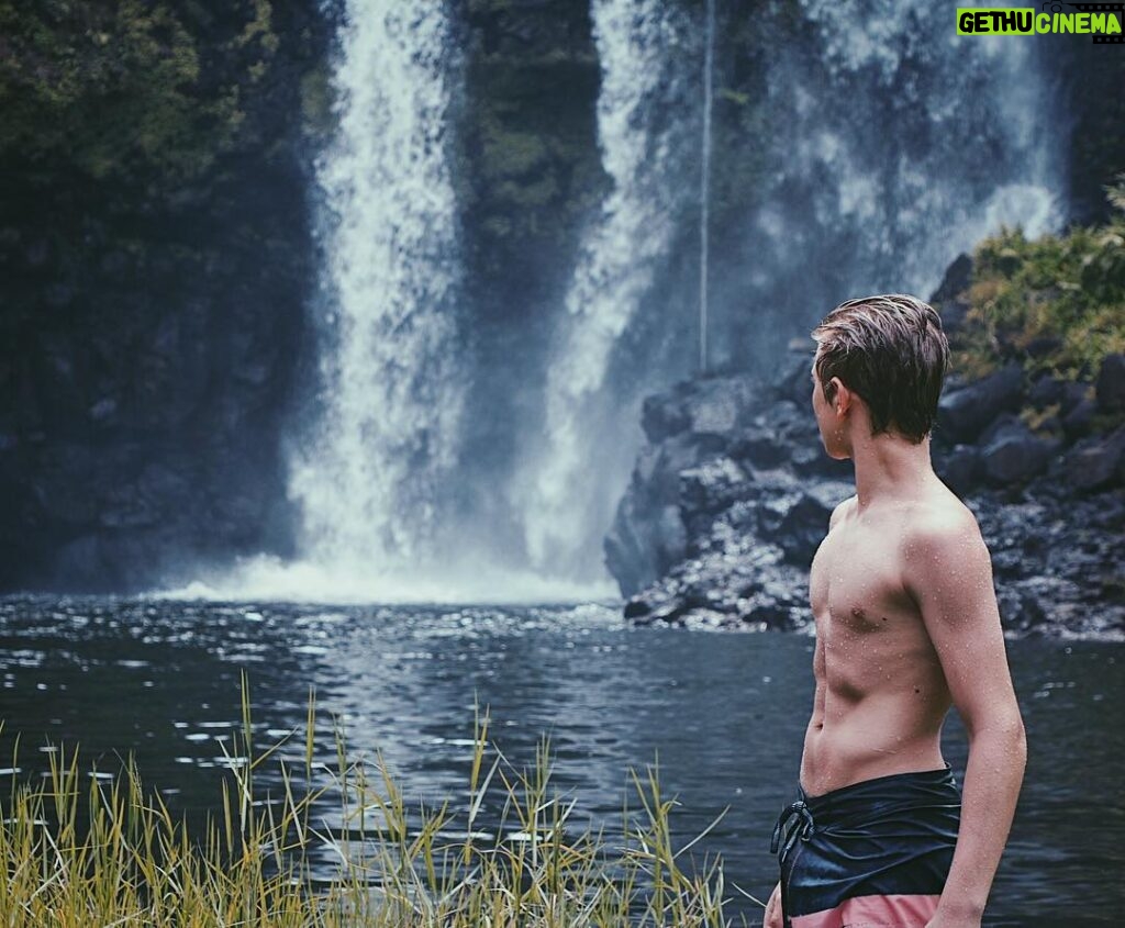 Thomas Kuc Instagram - Don't go chasing waterfalls🌧🐠 The Beautiful Big Island