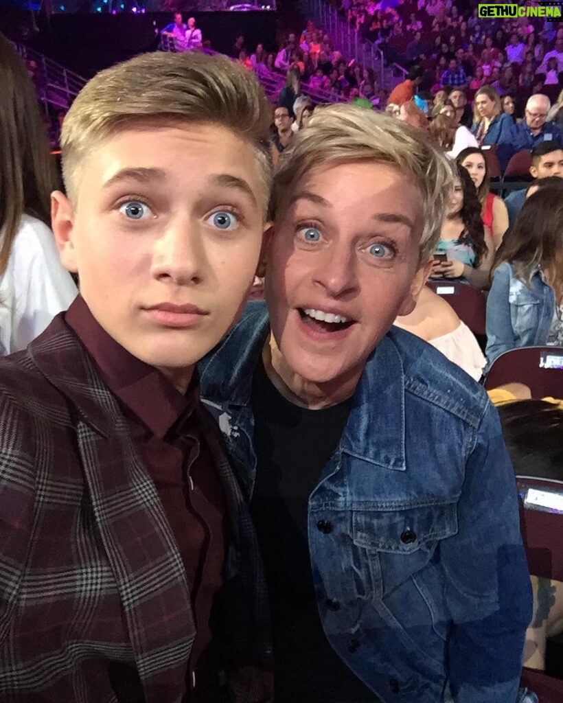 Thomas Kuc Instagram - Twins?!😂 #ellendegeneres Nickelodeon's Kids Choice Awards 2017