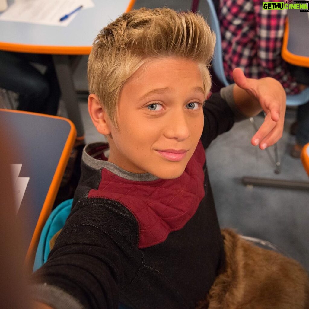 Thomas Kuc Instagram - I got a Man-Pouch! Find out why tonight at 8pm on Game Shakers!☺️😃 #GameShakers