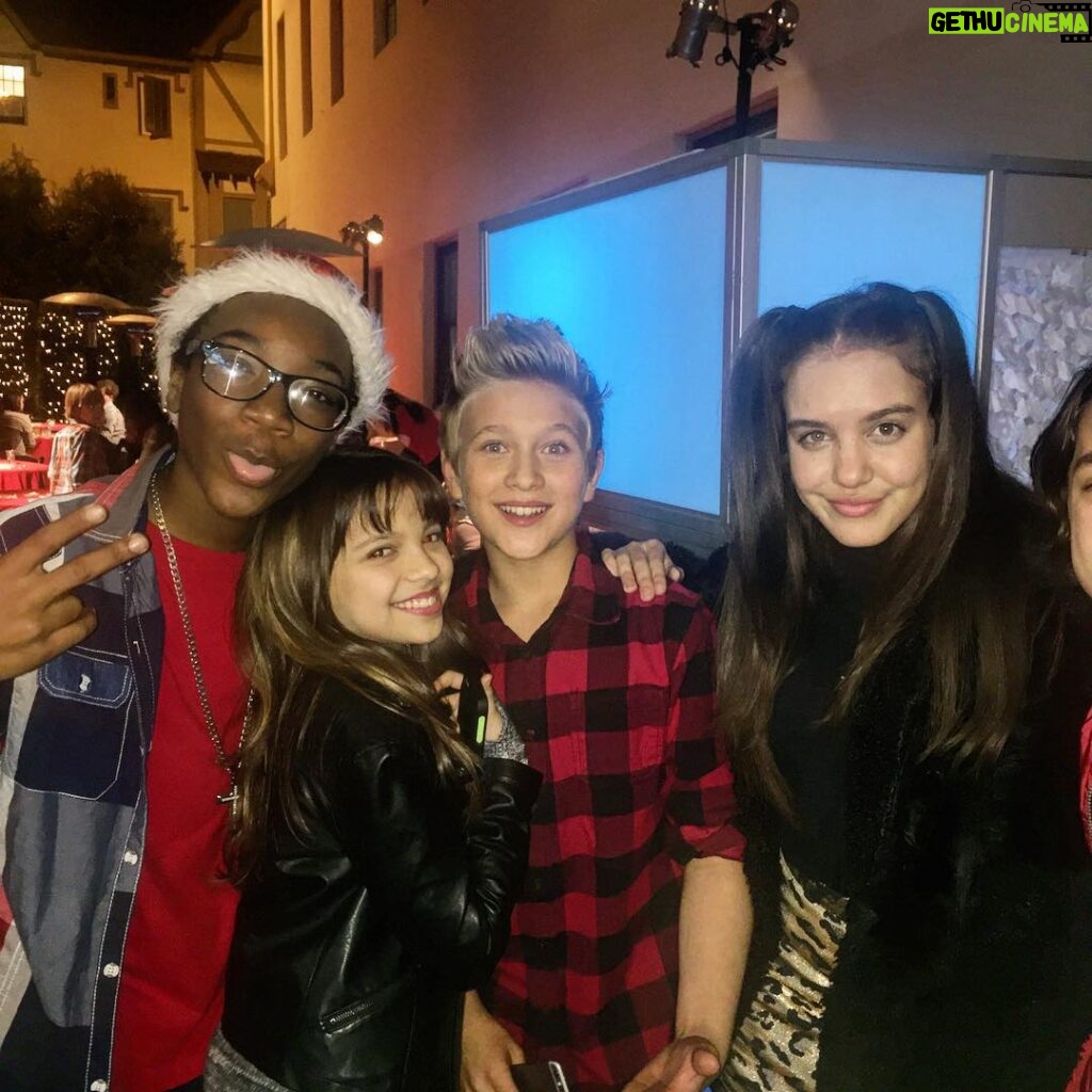 Thomas Kuc Instagram - Had a great time at the Ho Ho Holiday Special Premiere!🎅🏻⛄️Make sure you guys tune in this Saturday at 8pm/7c only on Nick! 👐🏻❄️
